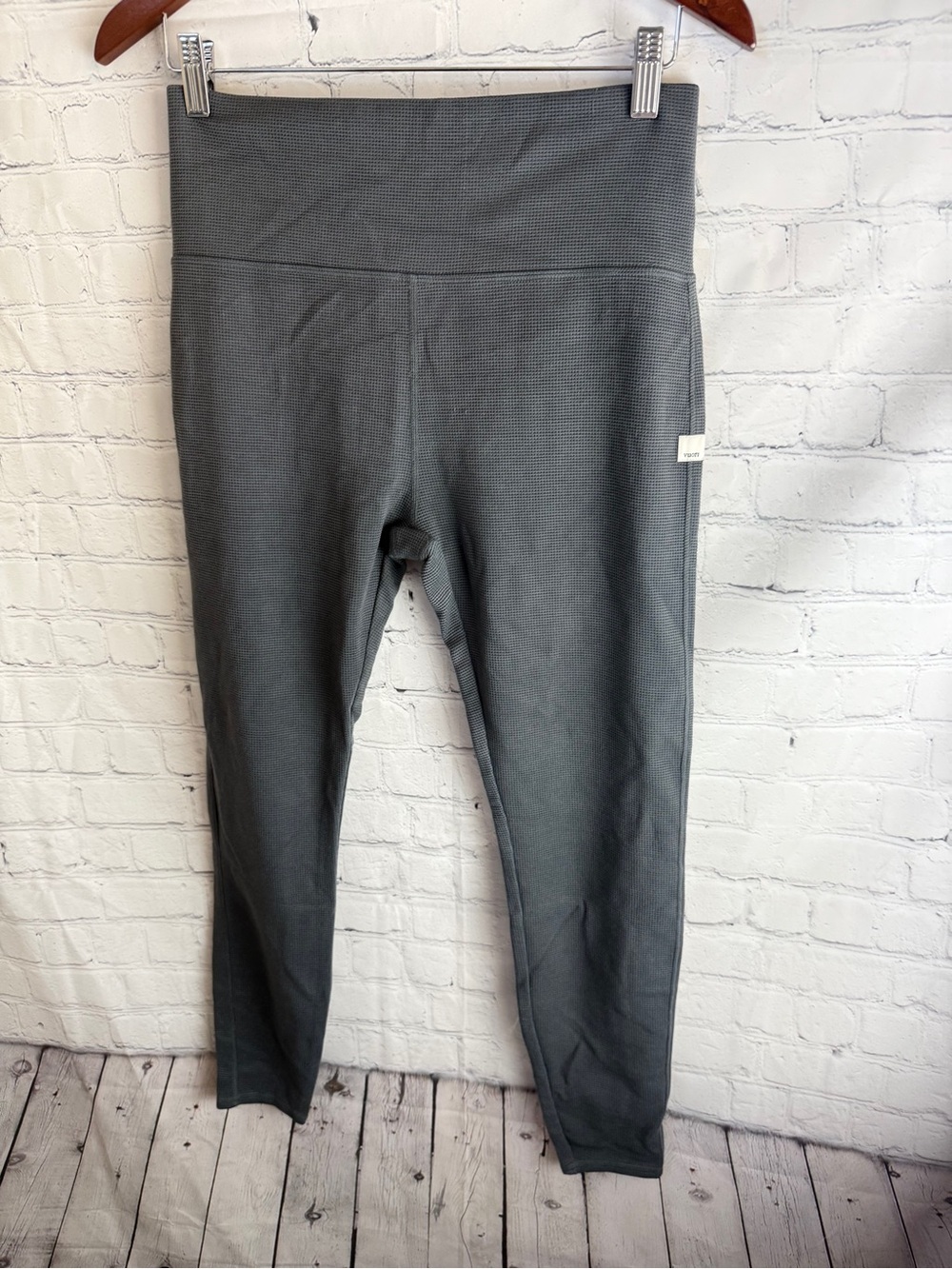 Vuori Gray High-Rise Ribbed Leggings Large
